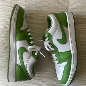 Nike Air Jordan 1 Low SE Green/White Sneakers